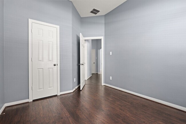 Building Photo - 7611 Waterlilly Ln