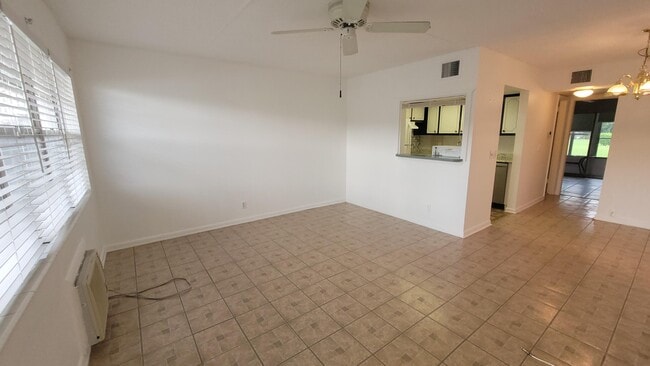 Primary Photo - 122 Hastings H