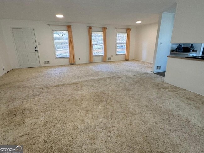 Building Photo - 501 Valleyview Dr