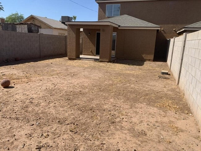 Building Photo - 2511 E Pueblo Ave