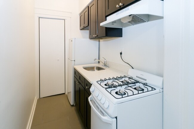 Interior Photo - 5528-5532 S. Everett Avenue