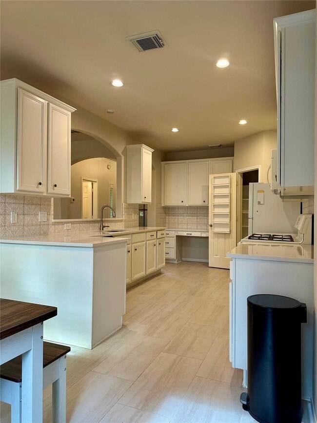 Building Photo - 13559 Fawn Lily Dr