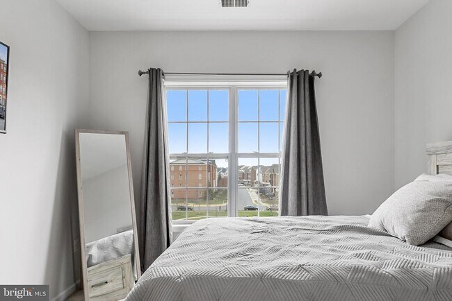 Building Photo - 43131 Wealdstone Terrace