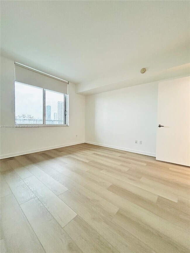 Building Photo - 325 S Biscayne Blvd