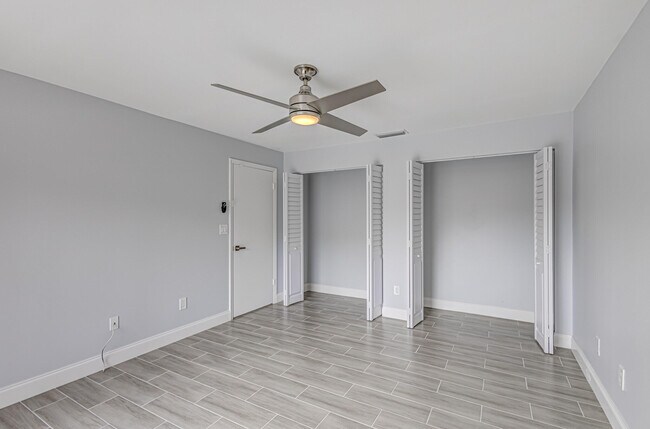 Building Photo - 1240 Summit Pl Cir