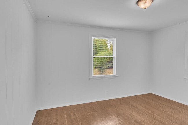 Building Photo - Renovated 4 Bed/ 2 Bath plus office in Mad...