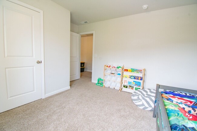 Building Photo - 342 Ledgebrook Ln