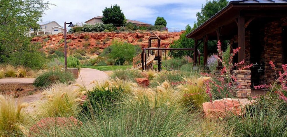 Building Photo - 1010 N 1800 E