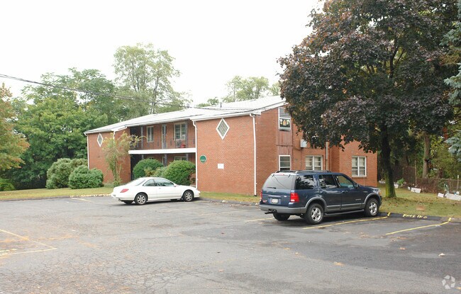 Building Photo - 700 Middle St