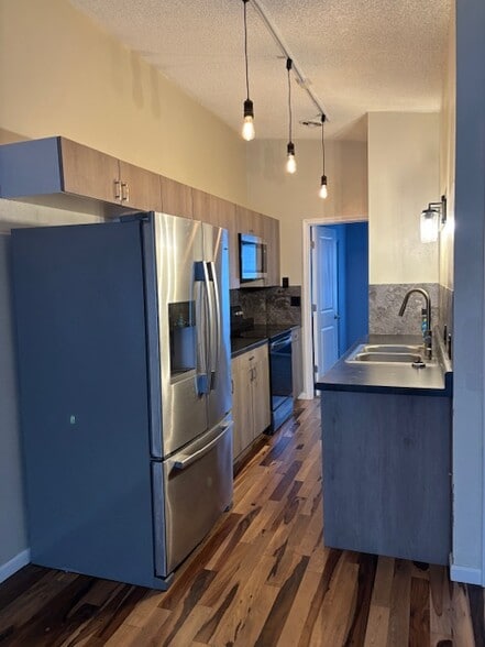 Kitchen - 210 Lox Ct