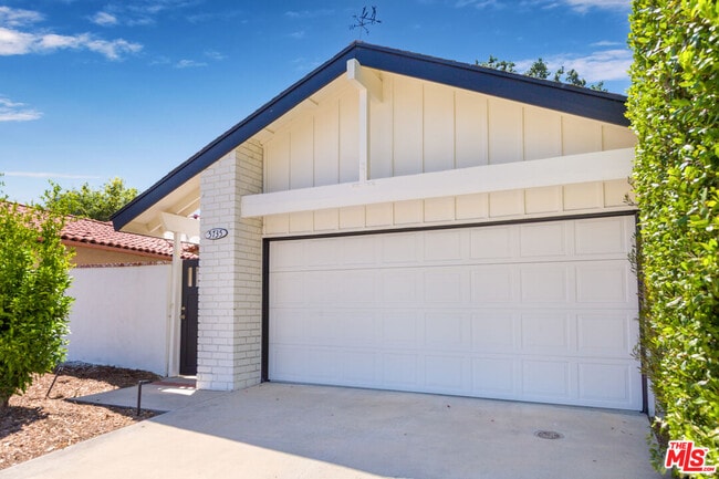 Building Photo - 5735 Lake Lindero Dr