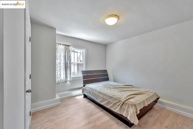 Building Photo - 1715 9th Ave