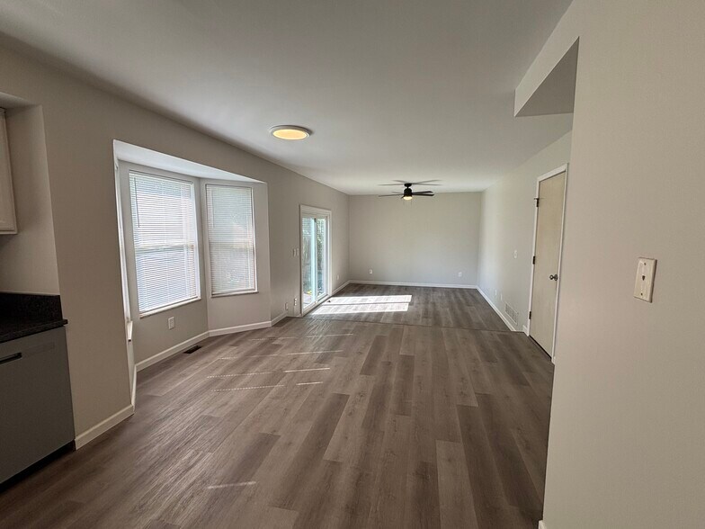 Eat in area and Family room - 825 Bernese Ct