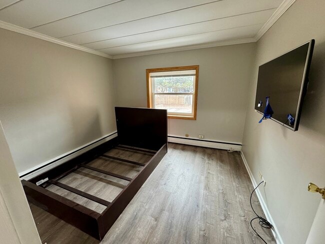 Building Photo - 1314 Central St