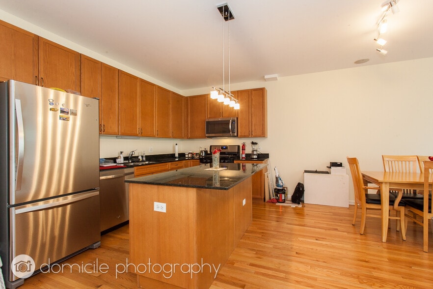 Building Photo - 1421 S Halsted St