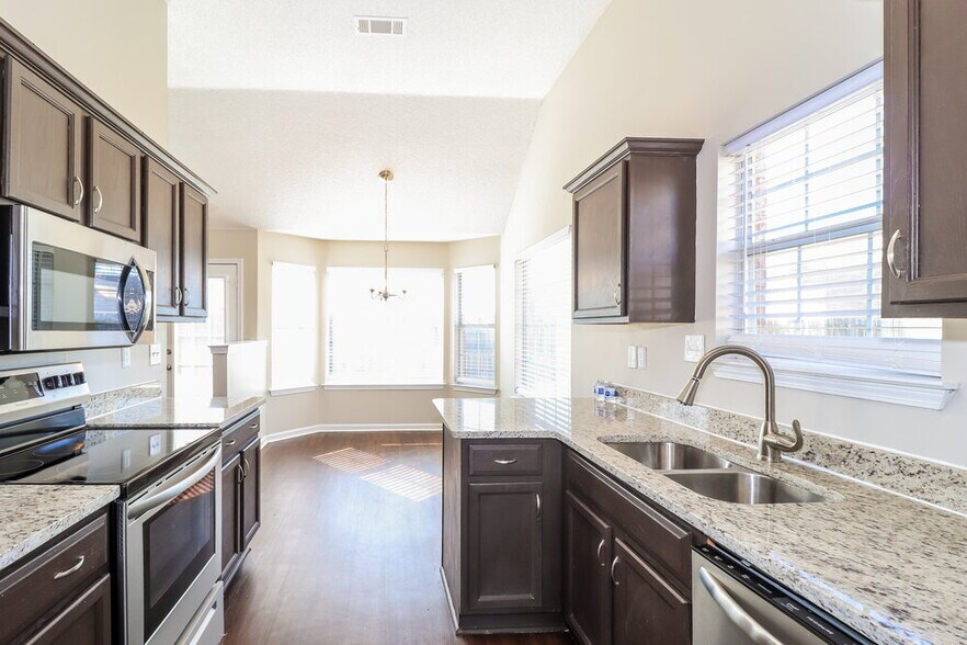 Building Photo - 90 Oakridge Cove