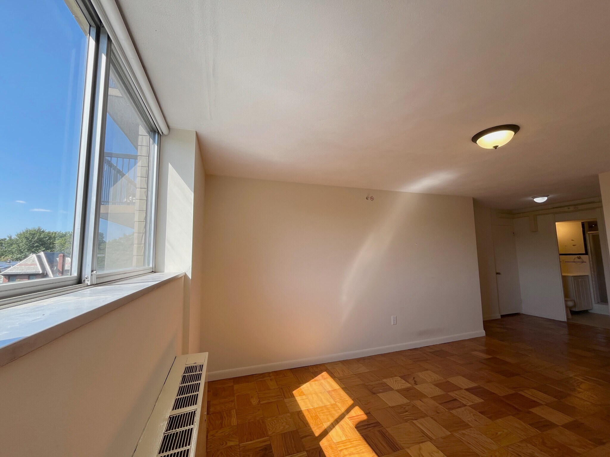 Building Photo - 75 Monmouth St