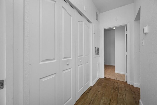 Building Photo - 5000 Culbreath Key Way