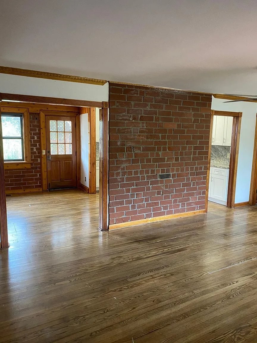 Building Photo - 2107 Lou Dr W