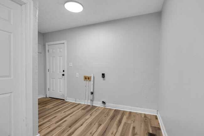 Building Photo - 409 N Oakland Ave