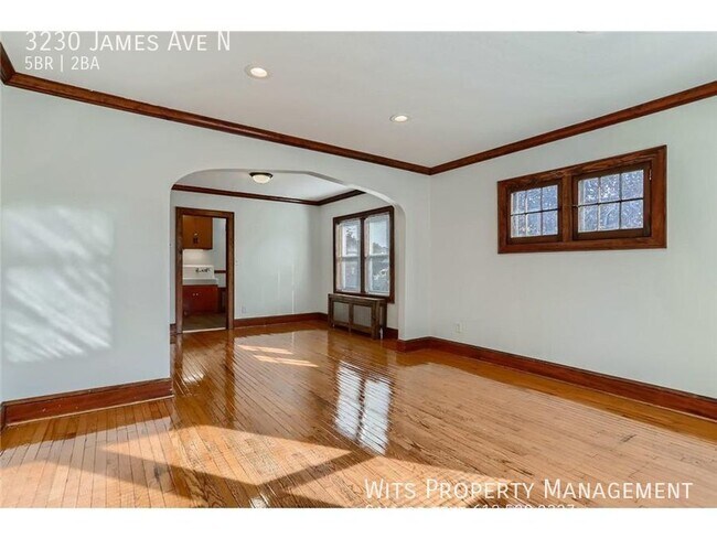 Building Photo - Great 5 BR / 1 BA side by side duplex unit