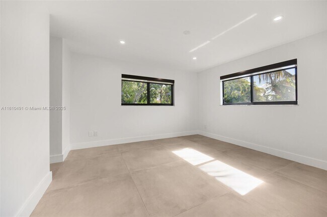 Building Photo - 8401 SW 142nd St