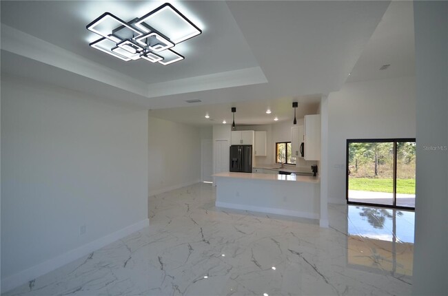 Building Photo - 1242 Hathor St E