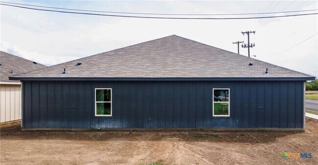 Building Photo - 412 W Avenue C