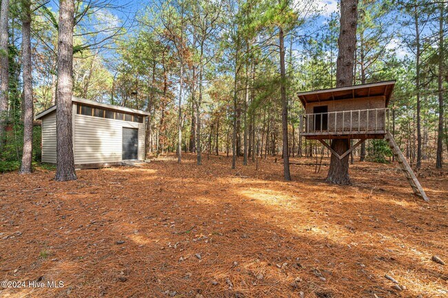 Building Photo - 85 Pine Lake Dr