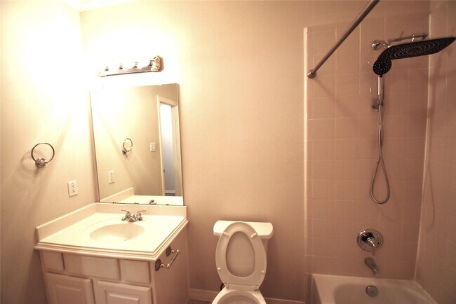 Building Photo - 2835 Briarhurst Park