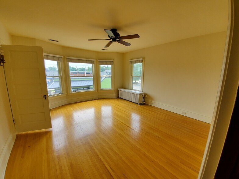 Master Bedroom - 113 N Batavia Ave