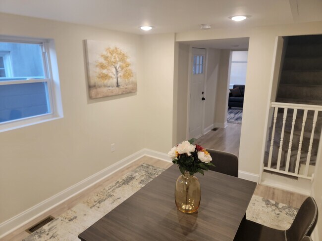 Building Photo - 401 S Ann St