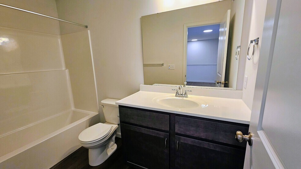 Building Photo - 61 N Conifer Dr