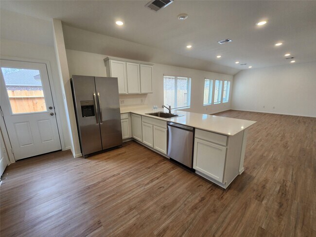 Building Photo - 1954 Ballesteros St