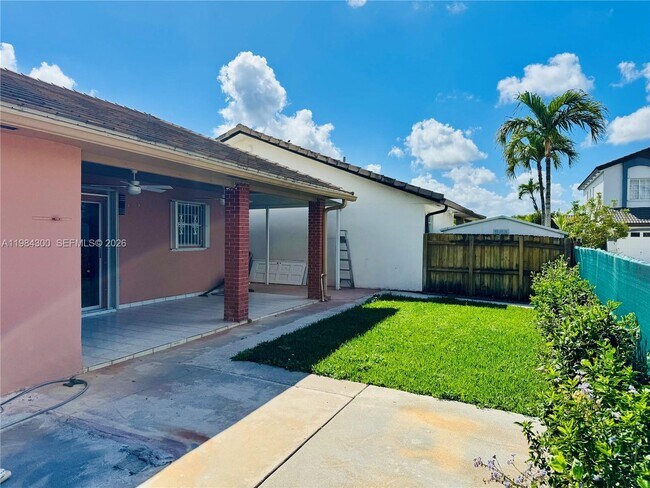 Building Photo - 14325 SW 11th Terrace