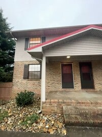 Building Photo - 2 bedroom 1.5 bath townhome