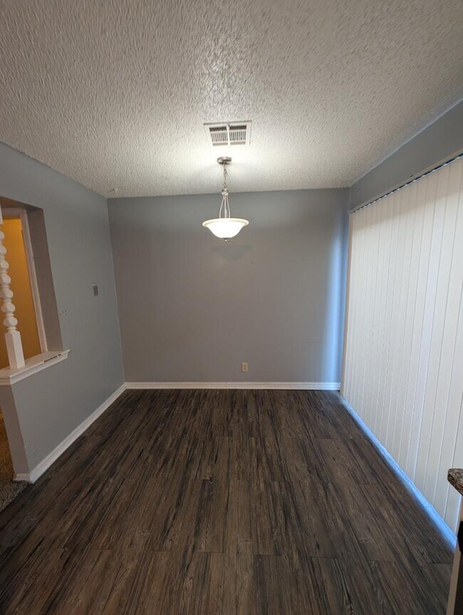 Building Photo - 122 Crystal Cir
