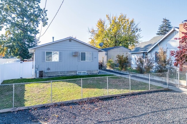 Building Photo - Charming, Partially Remodeled 4-Bedroom Ho...