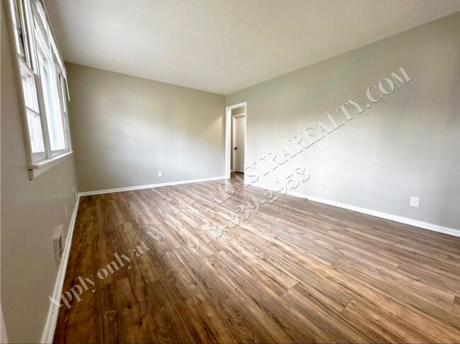 Building Photo - MOVE IN SPECIAL!! Updated 3 Bed 1 Bath Home In Independence-Available NOW!! MOVE IN SPECIAL $300 ...