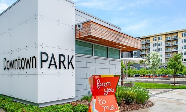 Building Photo - Luxurious, Bright and Meticulously Maintained 2 Bed and 2 Bath Condo