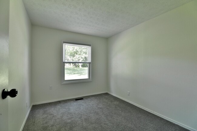 Building Photo - 601 Daventry Ln