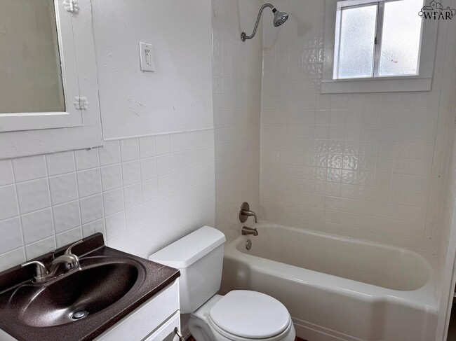 Building Photo - 2209 Talunar Ln