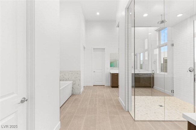 Building Photo - 10793 Vista Altura Ave