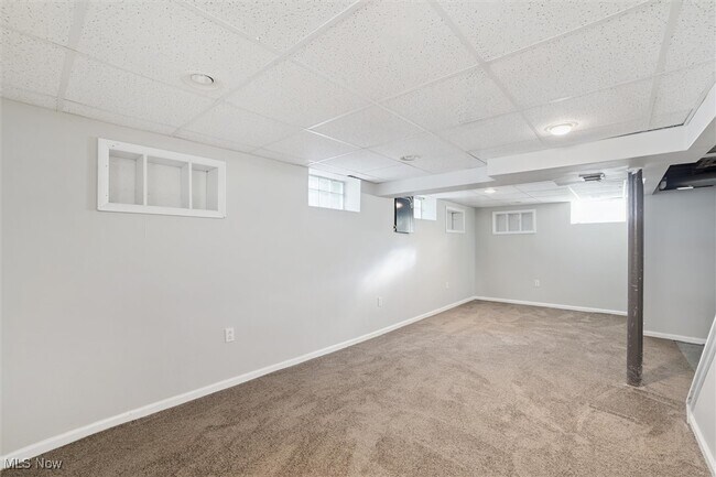 Building Photo - 15705 Fernway Dr