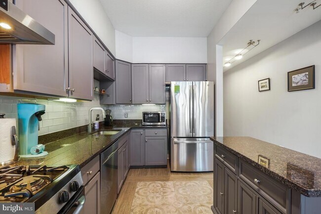 Building Photo - 1117 10th St NW