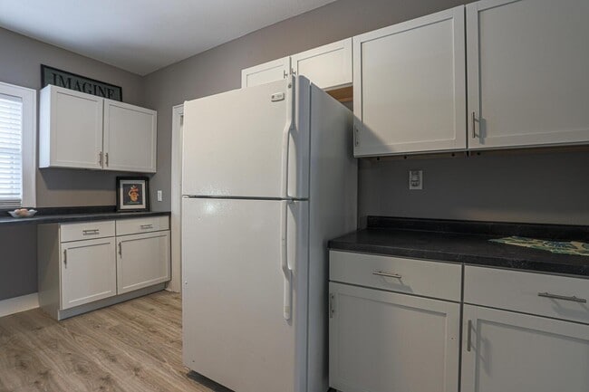 Building Photo - 2028 7th Ave