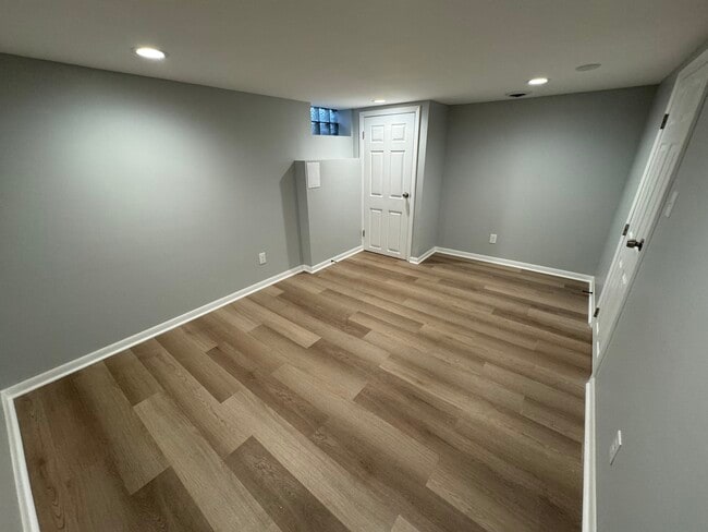 Building Photo - 1245 N 118th St