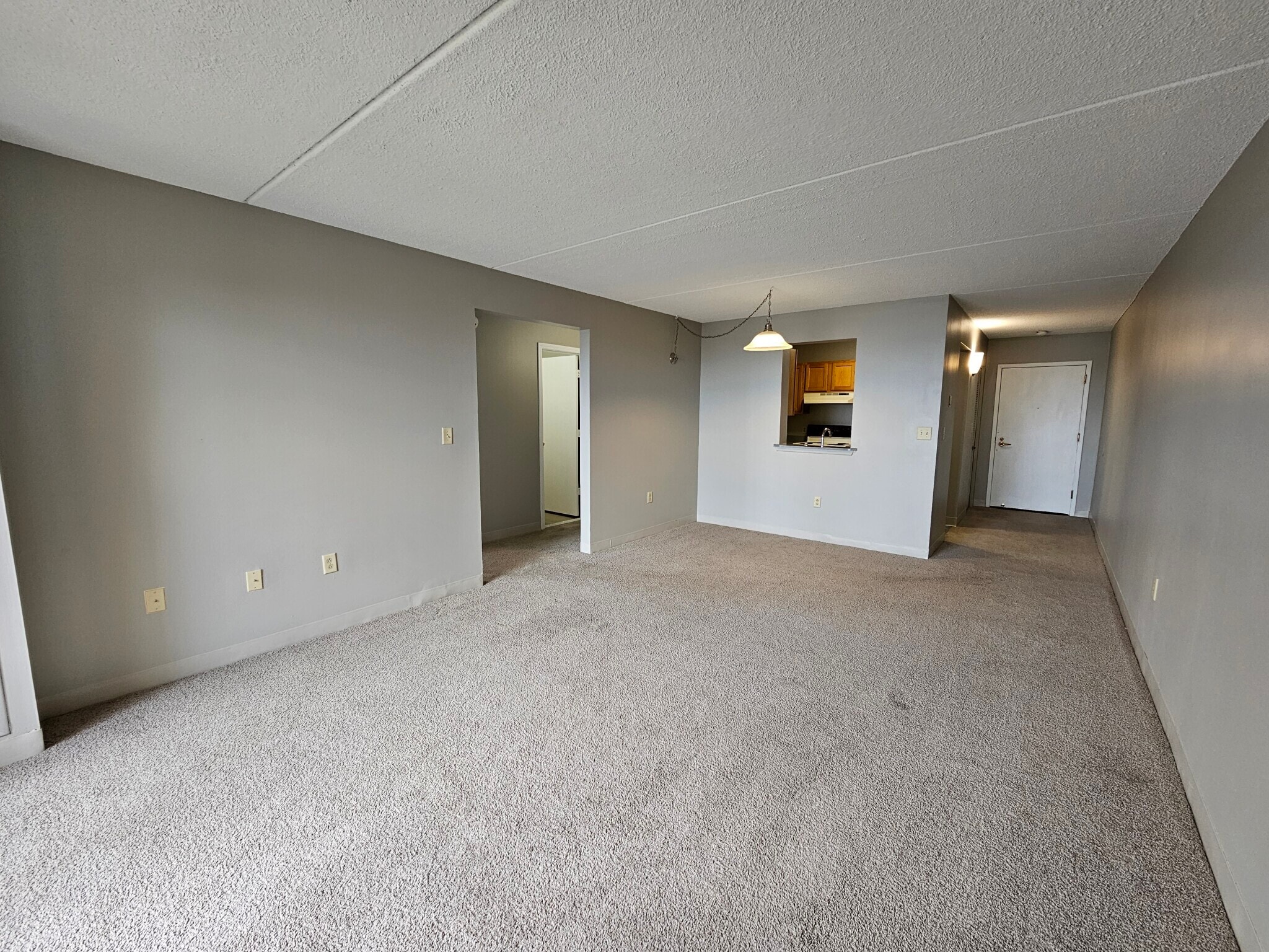 Building Photo - 1 S Point Dr