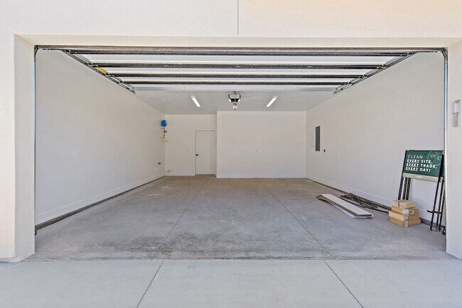 Building Photo - 1094 W Albertine Ln