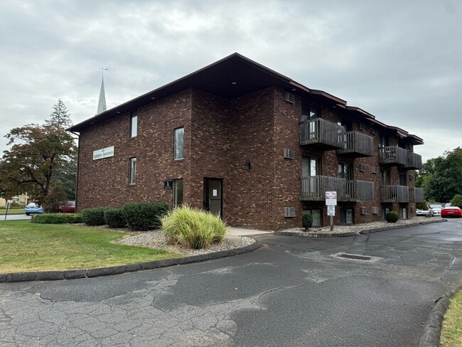 Building Photo - 134 W Main St